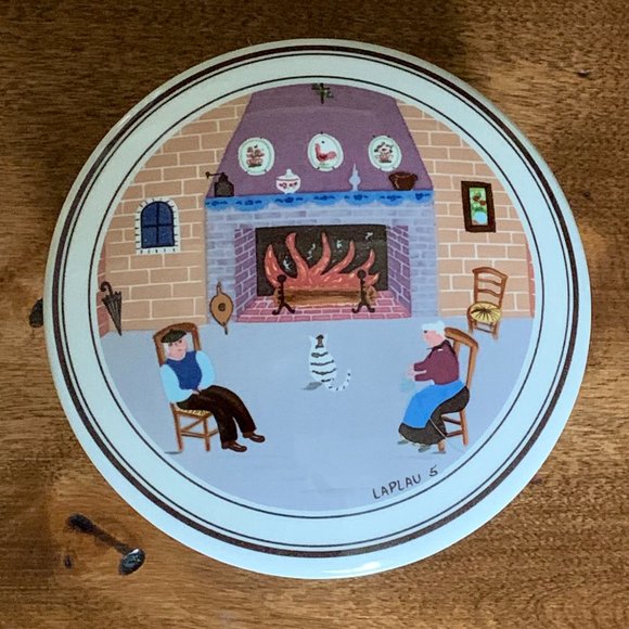 Villeroy & Boch Design Naif 3 3/4" Porcelain Round Trinket Box - Picture 2 of 8